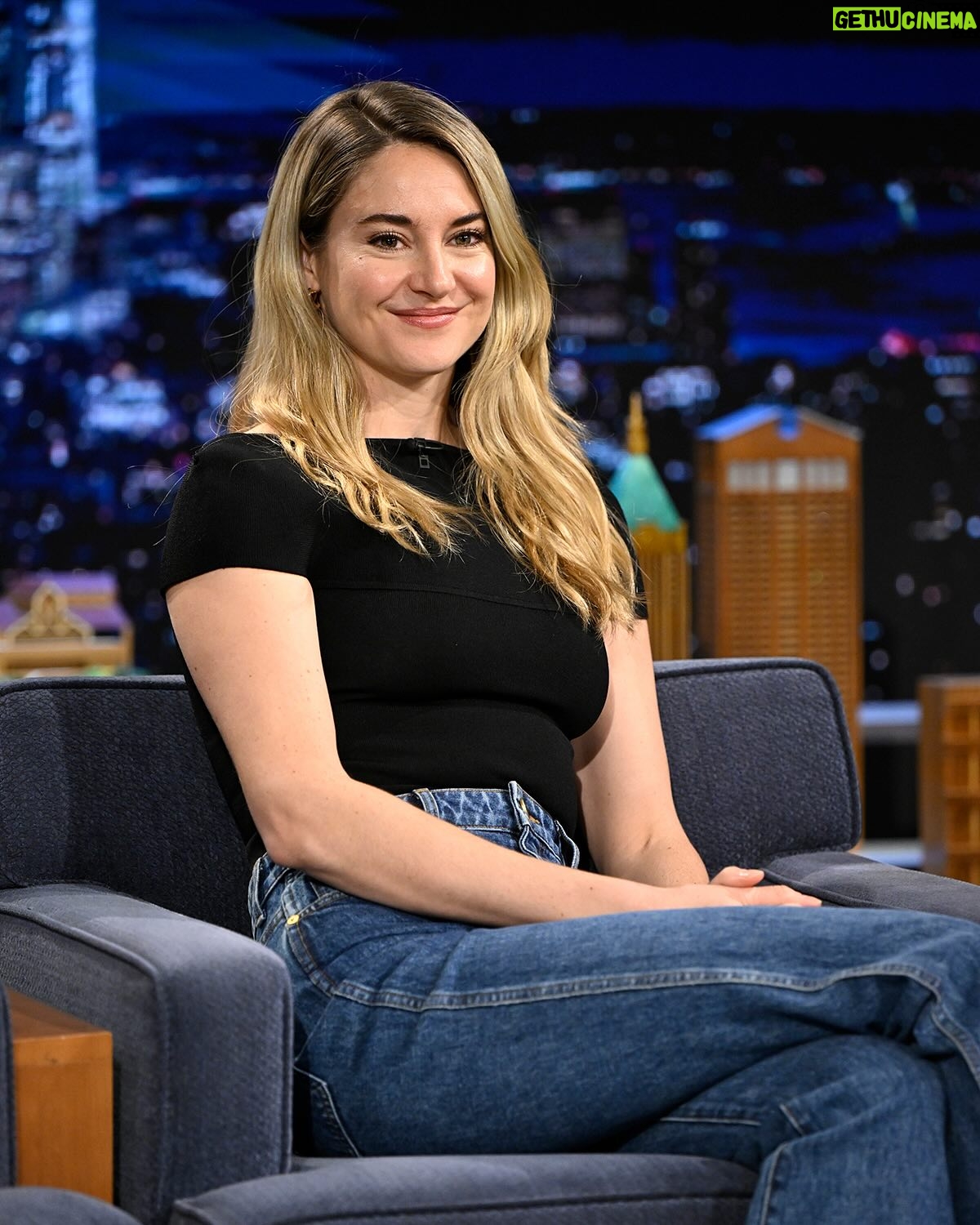 Shailene Woodley - 221.3K Likes - @shailenewoodley is here tonight to talk her Broadway play Cult of Love! @2stnyc #FallonTonight
📷 @toddowyoung