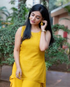 Actress Shaily Priya HD Photos and Wallpapers April 2025