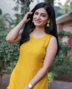 Actress Shaily Priya HD Photos and Wallpapers January 2025