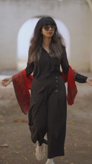 Shakthisree Gopalan Instagram - Channelizing the inner paathu… #thupathu 
🎵Swag courtesy #thallumala #OST @vishnuvijay01 
👠Thug vibes courtesy 📷 @irshad_pklr_ @i_films.in