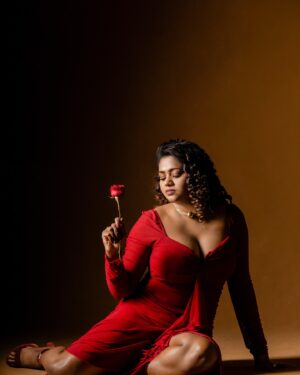 Shalu Shammu Instagram - My LoVe FoR yOu SeTs My HeArT oN fIrE ❤️‍🔥 & mAkEs EaCh DaY oF mY lIfE sO sPeCiAl 🌹……..
HaPpY vAlEnTiNe’S dAy 🥰 !!!

On LeNs : @jenos_photography 
MuA : @laavie_makeover 
HaIr Do : @ranjanyabridalmakeupstudio 

#shalushamu #shalushamuvlogs #valentinesday #redlove #carpediem #🧿