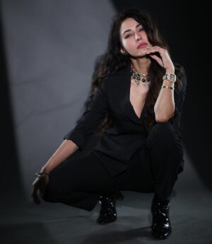 Sharanya Jit Kaur Instagram - ♥️🕷️🥀

📸- @jchahalphotography 
MUA- @shiwanidawar_artistry 
Wearing- @hm