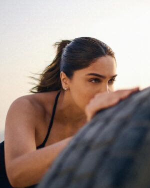 Sharvari Wagh Instagram - Never tyre’d of a good beach workout 🌊🛞#MondayMotivation