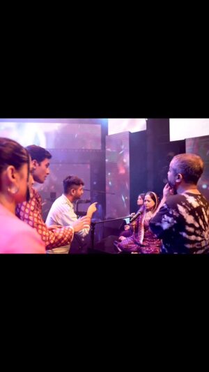 Sheeba Chaddha Instagram - Some bonds go beyond work, they turn into family.🥹✨
Creating magic on set with the best people by my side! ❤️💫
Grateful for every laugh, every moment and every memory made on set.😇