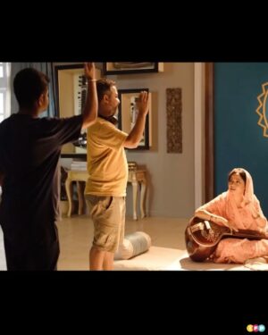 Sheeba Chaddha Instagram - What do you think about the importance of a Vocal Coach? Let us know your thoughts about these clips in the comments below!!

The Vocal Coach of Bandish Bandits was Akshat Parikh (@akshatparikh) a very talented classical musician who contributed in preparing the actors for their music-heavy scenes.

Bandish Bandits primarily revolves around musical gharanas and western styles involving diverse arrays of dramatic musical journeys by the characters themselves. 

It requires for the actors to prepare a lot to get the emotions of each and every notes right and this is where the Vocal Coach comes in.

‼️ WATCH Anand Tiwari (Director) and Anubhav Bansal (DoP) discussing about the nuances and MAKING of Bandish Bandits Season 2 only on IFP’s Youtube Channel. 

Stay Tuned (quite literally).

✍🏼: @biswa.roop 
🎨: @_vai__________________________ @aditya.sastry 

#IFP @akshatparikh @atulkulkarni_official @anubhavvbansall @sheeba.chadha @rajeshtailang @ritwikbhowmik @shreya__chaudhry @yashaswinidayama @primevideoin #BandishBandits #AmazonPrime #Music #Viral #Trending #Series #Bollywood @anandntiwari