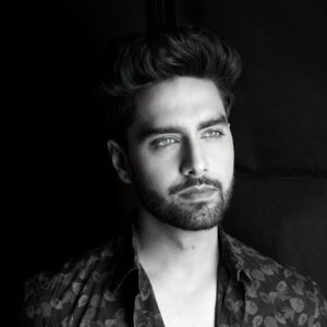 Sheena Bajaj Instagram - Sometimes HOME is a person @rohitpurohit08 ♥️happy velentines day 👩‍❤️‍👨👩‍❤️‍👩
Shot by the talented photographer @rajesh_bajajphotographer 😇🙌🏻