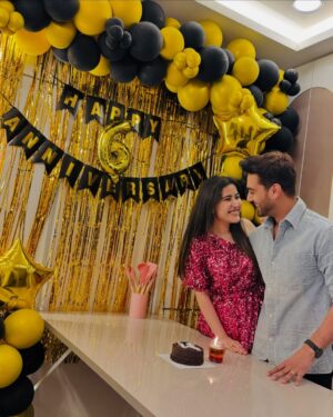 Sheena Bajaj Instagram - Happy 7th year to us ❤️
#weddinganniversary #love #rosheena #togetherness