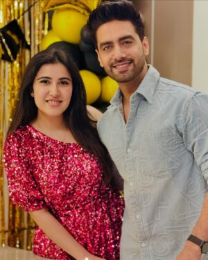 Sheena Bajaj Instagram - Happy 7th year to us ❤️
#weddinganniversary #love #rosheena #togetherness