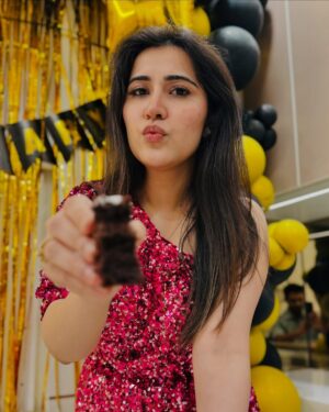 Sheena Bajaj Instagram - Happy 7th year to us ❤️
#weddinganniversary #love #rosheena #togetherness