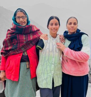 Sheetal Devi Instagram - Picture perfect moments with loved ones ♥️

Returning home after 3 years was overwhelming in the best way possible. Home is where the heart is ♥️

Wishing your family a year filled with laughter, love, and cherished moments together. Happy 2025!