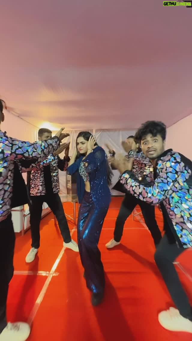 Sheetal Patra - 71.9K Likes - This trend but with a twist!!!😆💃🫶
Backstage fun with the amazing dancers of @sizzlers_danceacademy