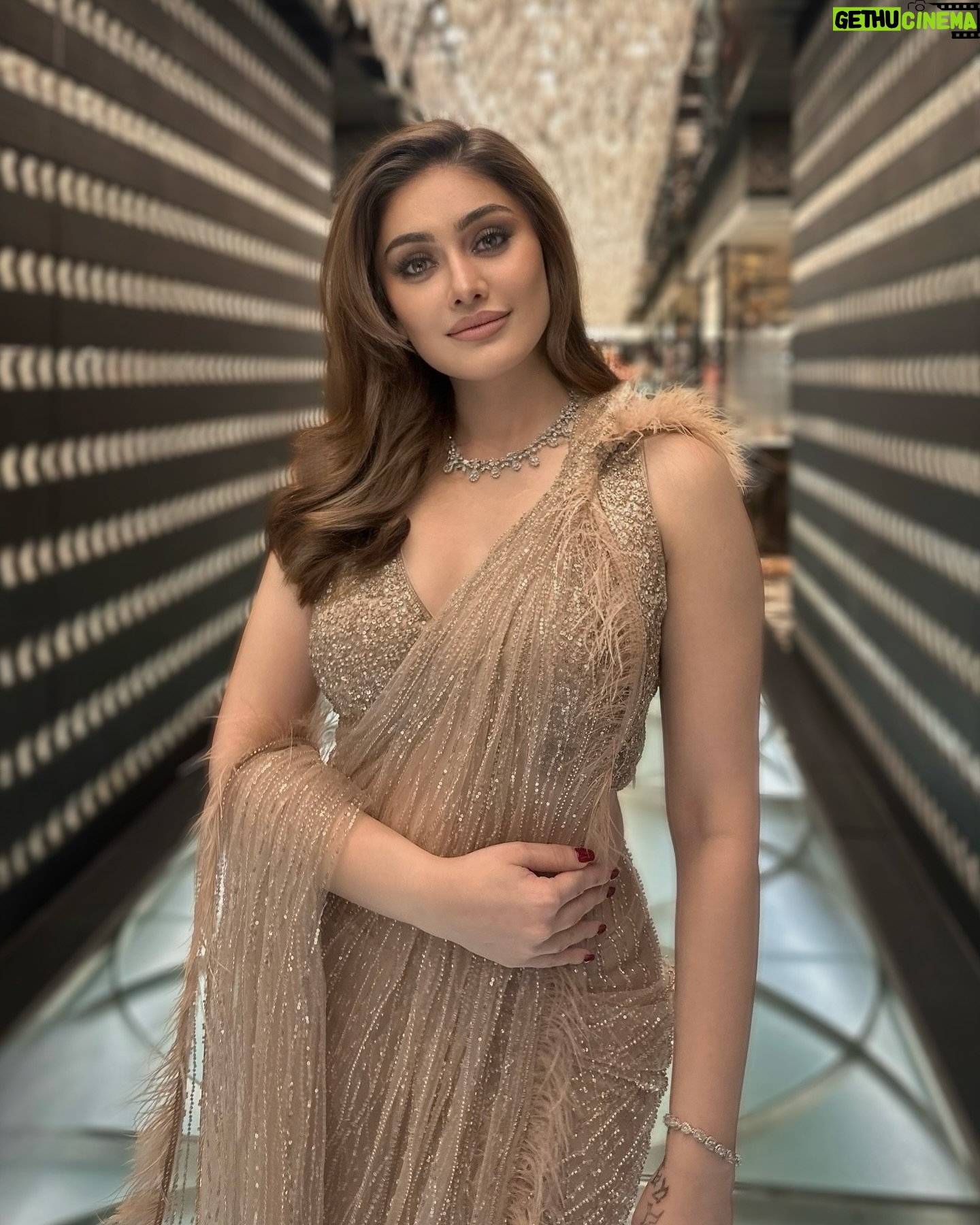 Shefali Jariwala - 261.8K Likes - ⭐️✨
#shinebright #glowup 
.
.
.

Styled by @stylebytanishaa
Assisted by @_niishahaha
Saree : @tanakshh via @wedding_trip_
Jewellery @the_jewel_gallery
MUA @zaid_ars92 @chirlarajeswari 
Managed by @farukh.shaikh 
.
.
.
#monday #pic #ootd #ootdfashion #desigirl #delhidiaries #instalike