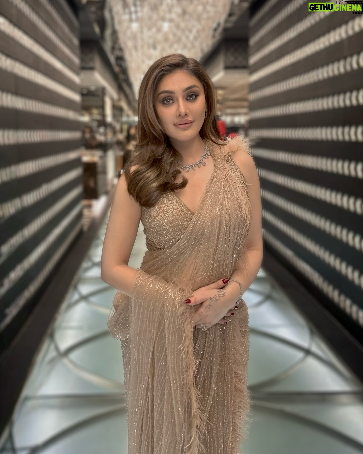 Shefali Jariwala - 261.8K Likes - ⭐️✨
#shinebright #glowup 
.
.
.

Styled by @stylebytanishaa
Assisted by @_niishahaha
Saree : @tanakshh via @wedding_trip_
Jewellery @the_jewel_gallery
MUA @zaid_ars92 @chirlarajeswari 
Managed by @farukh.shaikh 
.
.
.
#monday #pic #ootd #ootdfashion #desigirl #delhidiaries #instalike