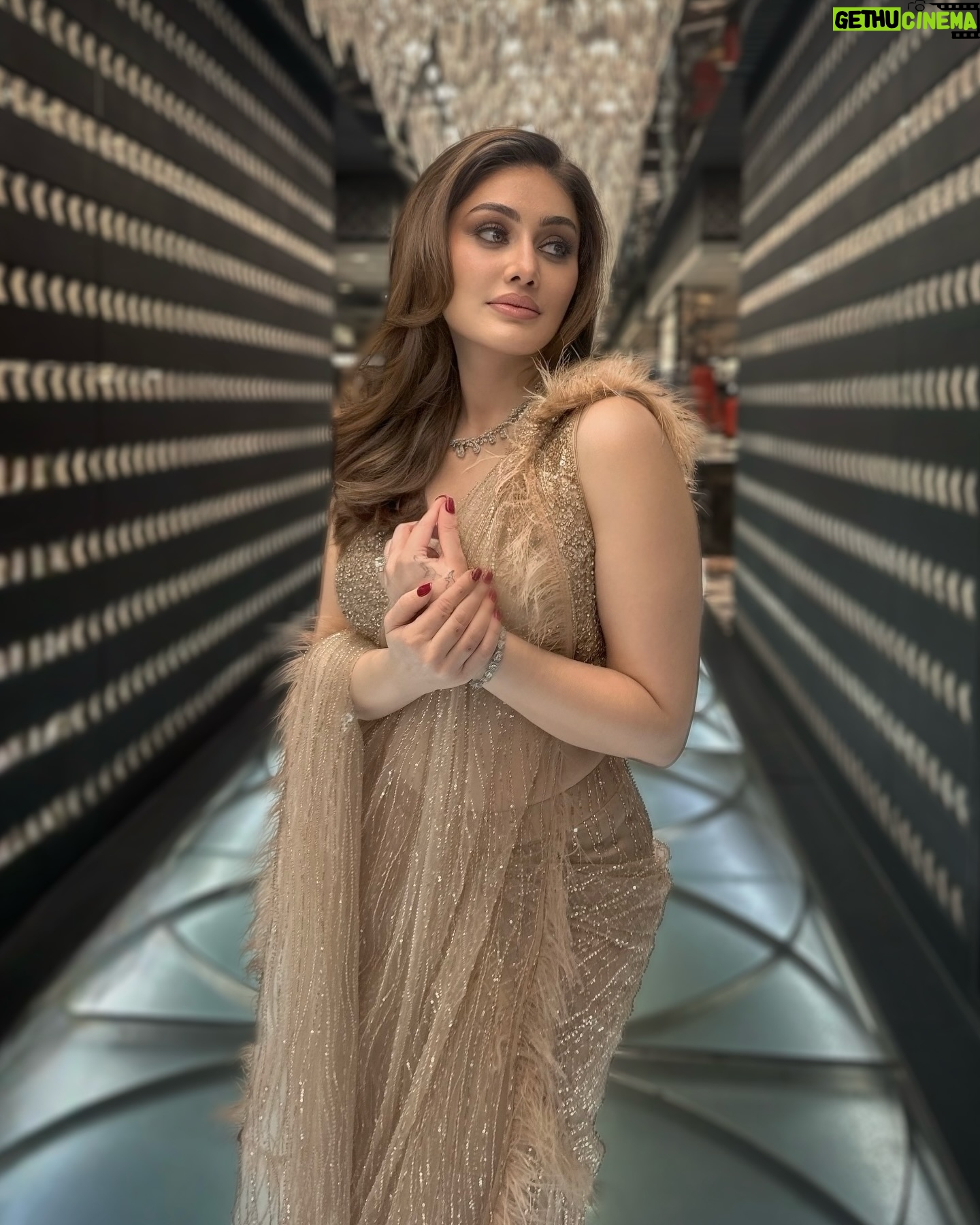 Shefali Jariwala - 261.8K Likes - ⭐️✨
#shinebright #glowup 
.
.
.

Styled by @stylebytanishaa
Assisted by @_niishahaha
Saree : @tanakshh via @wedding_trip_
Jewellery @the_jewel_gallery
MUA @zaid_ars92 @chirlarajeswari 
Managed by @farukh.shaikh 
.
.
.
#monday #pic #ootd #ootdfashion #desigirl #delhidiaries #instalike