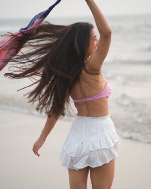 Sherlin Seth Instagram - Sandy toes, sun kissed nose! ☀️
Frolicking at the beach as i welcome 2025🌸

Impromptu fun shoot with @storyofaframe @sehrandom 🤍🤍