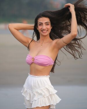 Sherlin Seth Instagram - Sandy toes, sun kissed nose! ☀️
Frolicking at the beach as i welcome 2025🌸

Impromptu fun shoot with @storyofaframe @sehrandom 🤍🤍