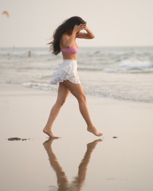 Sherlin Seth Instagram - Sandy toes, sun kissed nose! ☀️
Frolicking at the beach as i welcome 2025🌸

Impromptu fun shoot with @storyofaframe @sehrandom 🤍🤍
