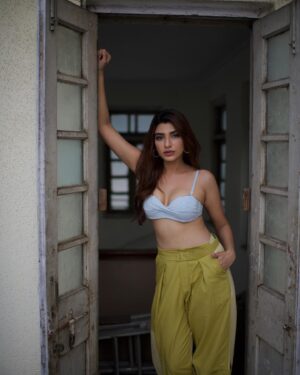 Shernavaz Jijina Instagram - 🌼 . . . .  @bharat_rawail  @henna.akhtar  @binkiboo__  @thehairstory__  @farahwriter
