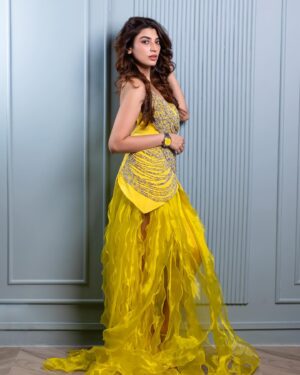Shernavaz Jijina Instagram - Creative Concept & Styling by @sociallyshaista 
Shot by @sarthaknaikphotography 
Hair & Makeup by @_iqraraies 
Outfit @couture.on.demand