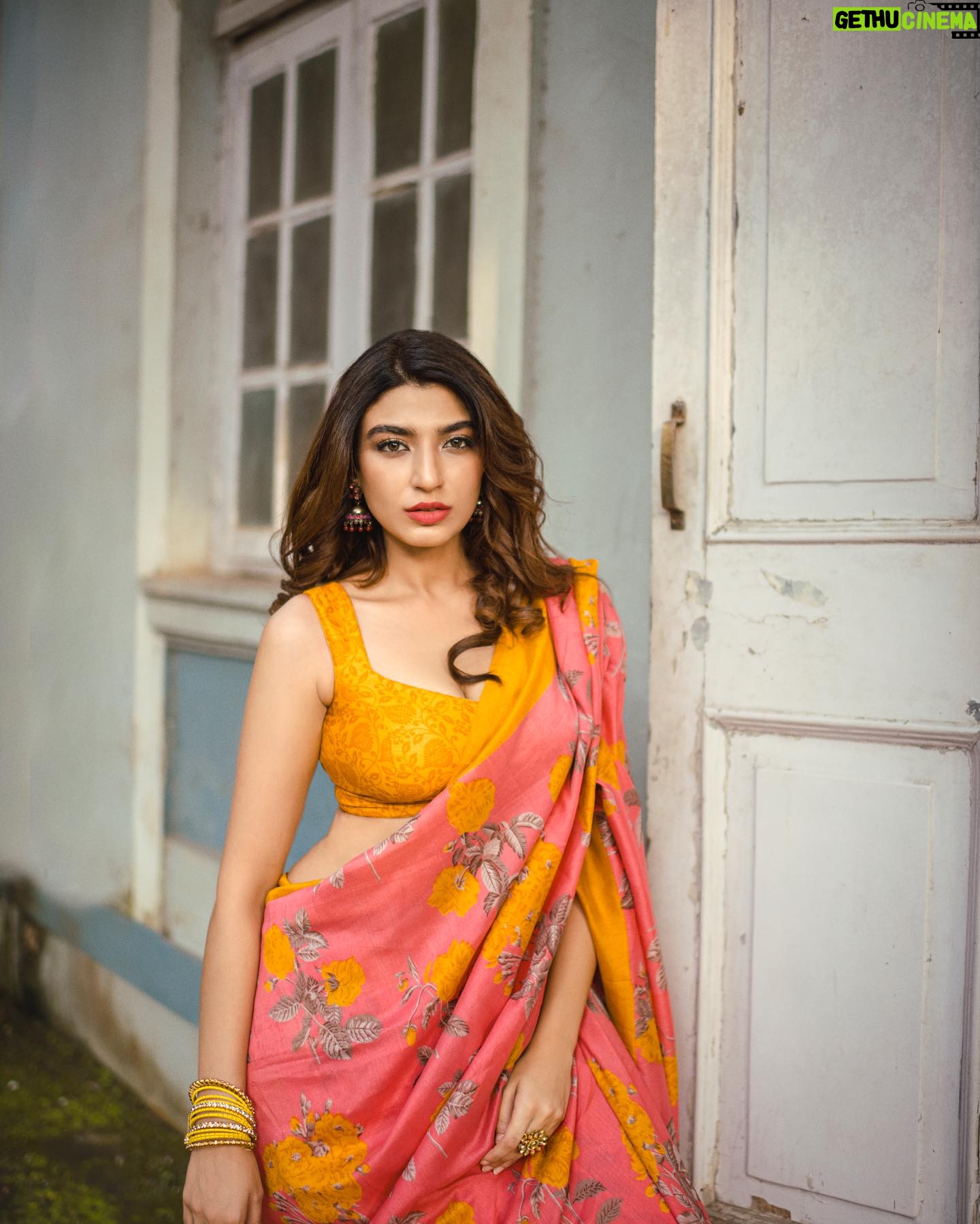 Shernavaz Jijina - 15.8K Likes - Saree and Sunshine 💛 📸 @bharat_rawail Stylist @henna.akhtar Hair&Makeup @thehairstory__ @binkiboo__ @farahwriter