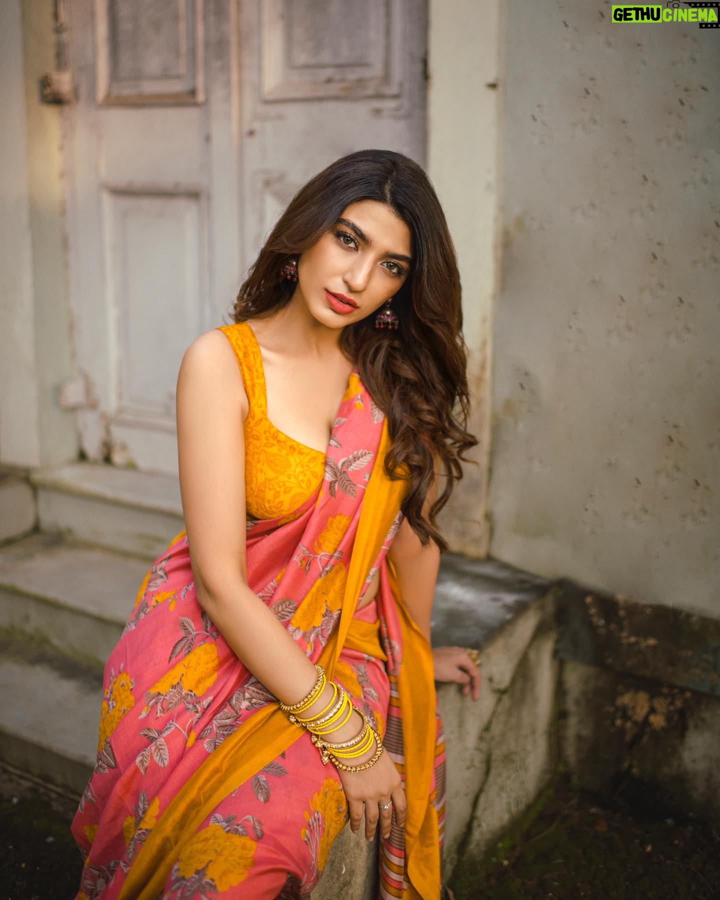 Shernavaz Jijina - 15.8K Likes - Saree and Sunshine 💛 📸 @bharat_rawail Stylist @henna.akhtar Hair&Makeup @thehairstory__ @binkiboo__ @farahwriter