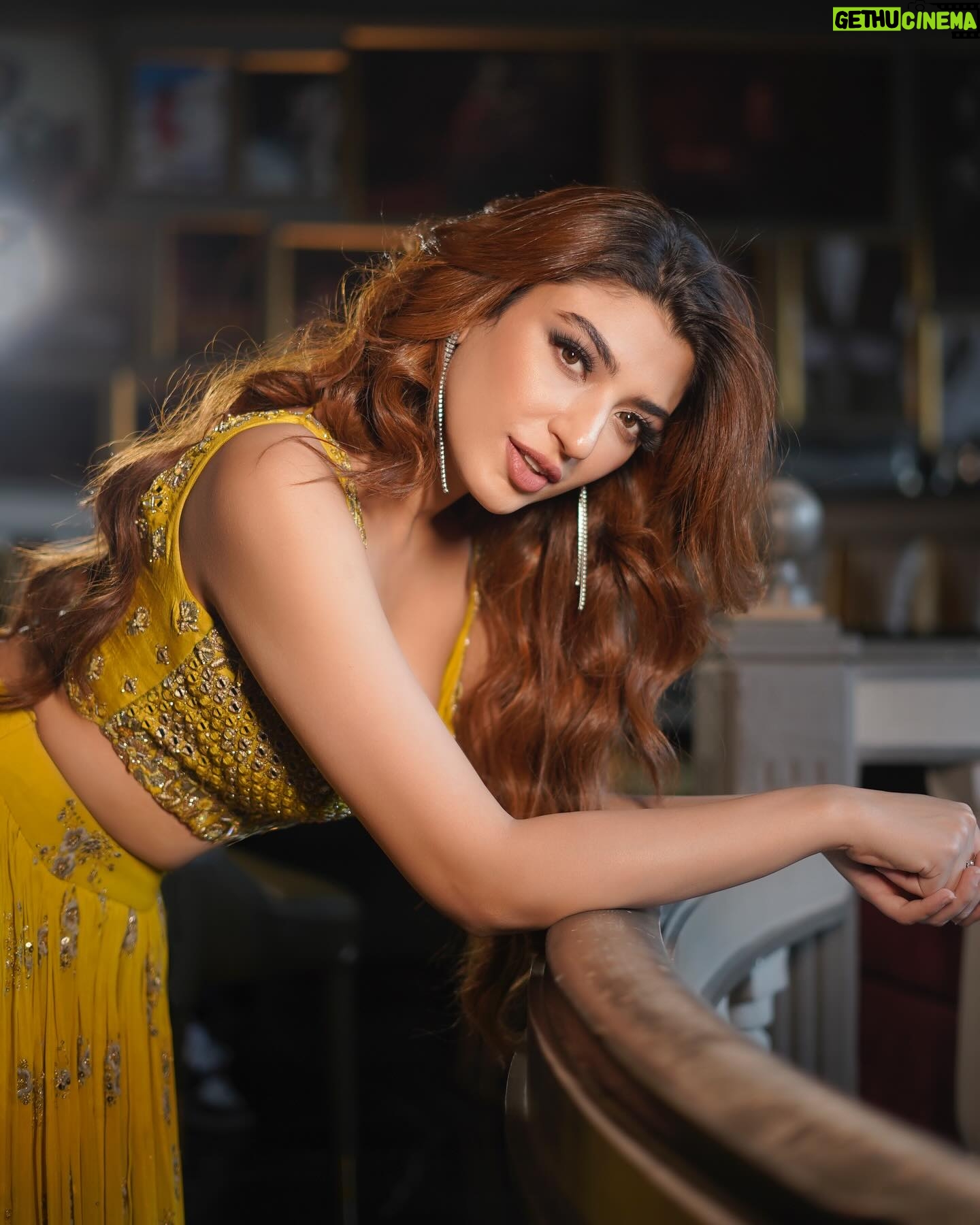 Shernavaz Jijina - 15.6K Likes - Creative Concept & Styling by @shaista.furni
Photography by @luxarstudio
Hair & Makeup by @_iqraraies
Outfit @@houseofnoori.in
Purse & Jewelry @redonebagsindia
Location @bandramitron courtesy by @maverick.communication01