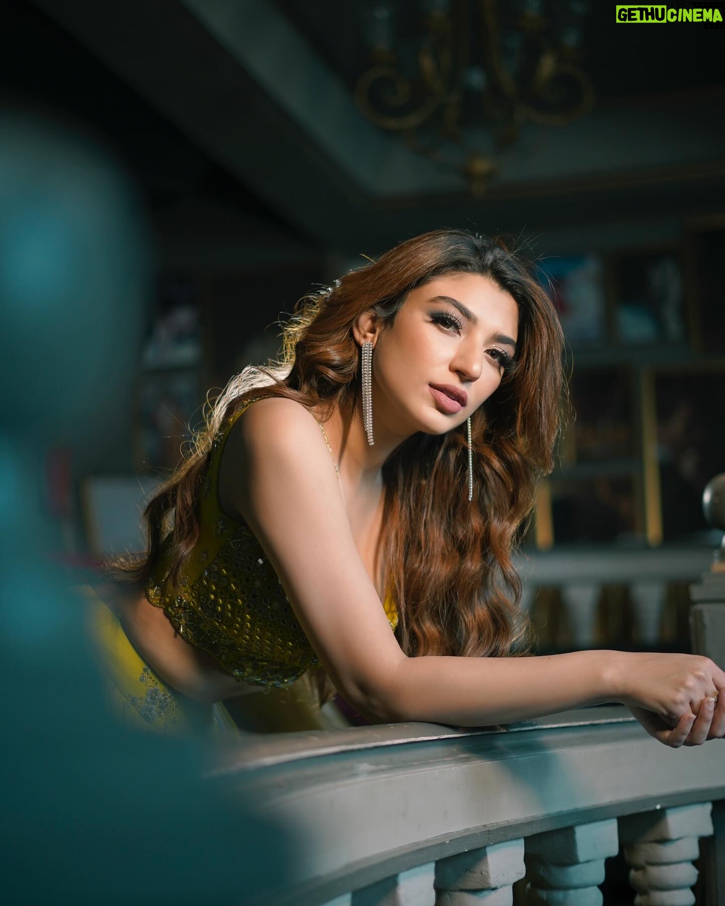 Shernavaz Jijina - 15.6K Likes - Creative Concept & Styling by @shaista.furni
Photography by @luxarstudio
Hair & Makeup by @_iqraraies
Outfit @@houseofnoori.in
Purse & Jewelry @redonebagsindia
Location @bandramitron courtesy by @maverick.communication01