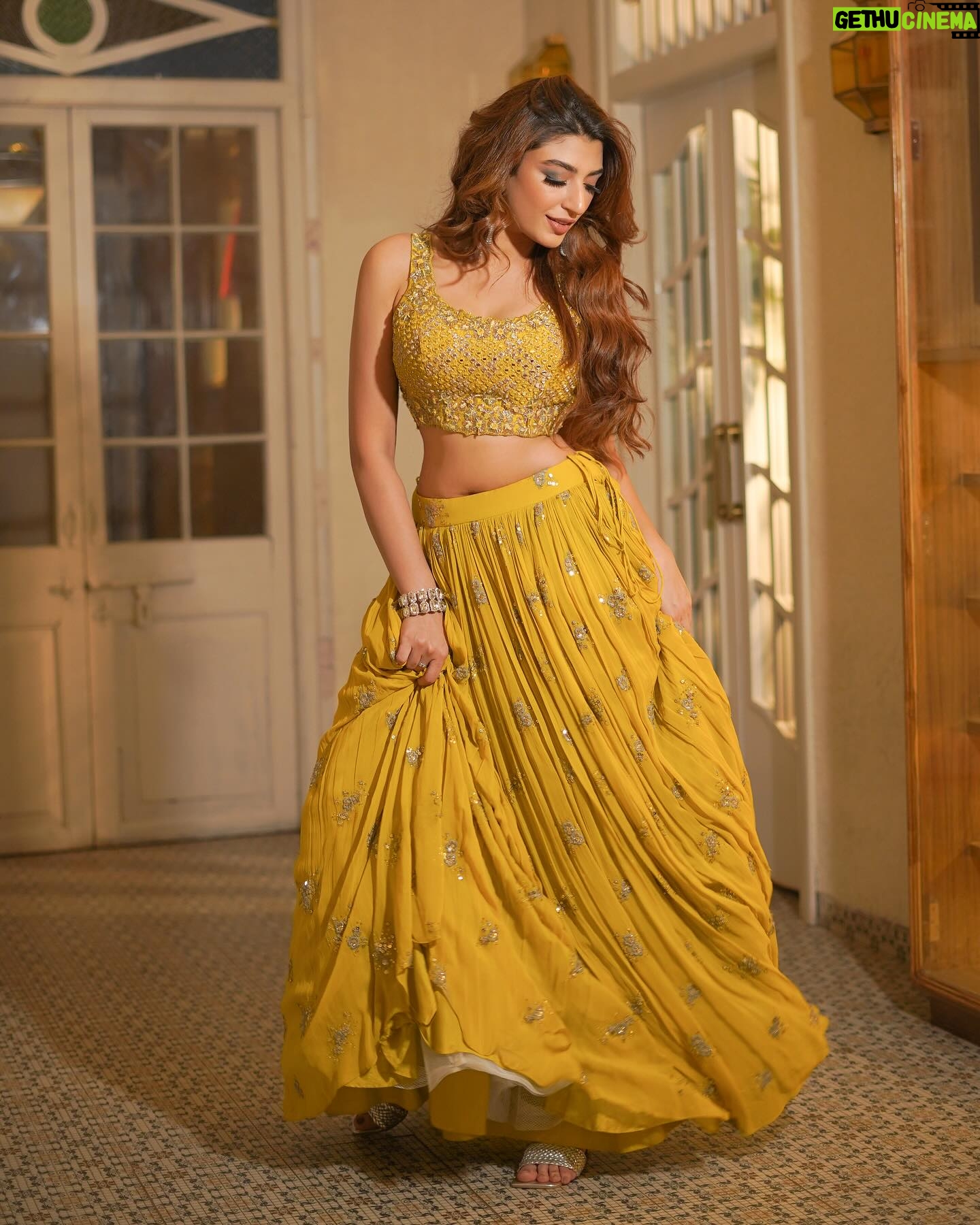 Shernavaz Jijina - 15.6K Likes - Creative Concept & Styling by @shaista.furni
Photography by @luxarstudio
Hair & Makeup by @_iqraraies
Outfit @@houseofnoori.in
Purse & Jewelry @redonebagsindia
Location @bandramitron courtesy by @maverick.communication01