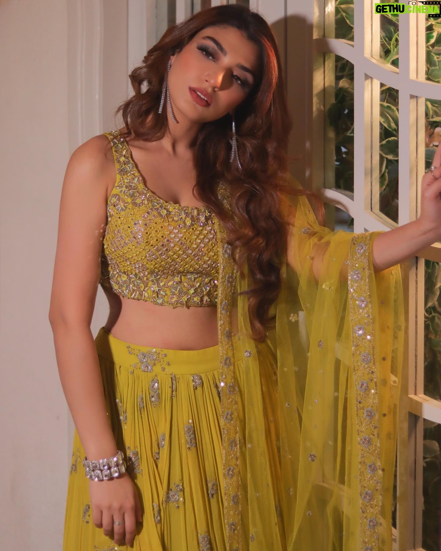Shernavaz Jijina - 15.6K Likes - Creative Concept & Styling by @shaista.furni
Photography by @luxarstudio
Hair & Makeup by @_iqraraies
Outfit @@houseofnoori.in
Purse & Jewelry @redonebagsindia
Location @bandramitron courtesy by @maverick.communication01