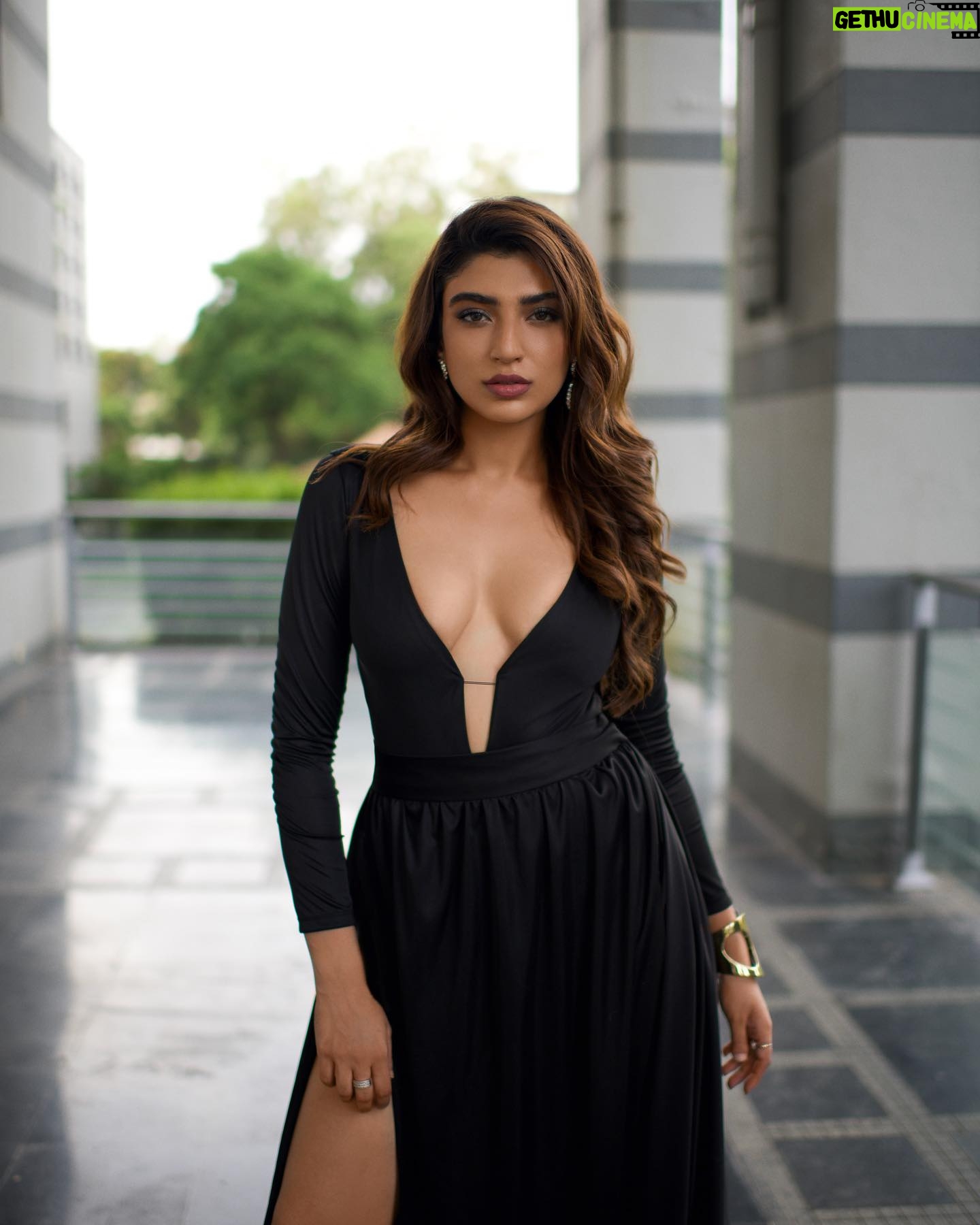 Shernavaz Jijina - 20.2K Likes - 🖤 @bharat_rawail @henna.akhtar @thehairstory__ @farahwriter @binkiboo__