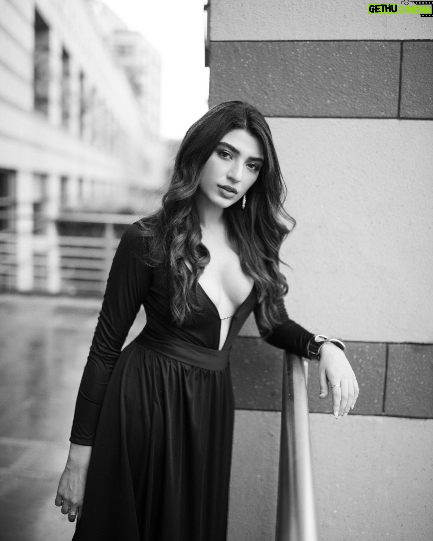 Shernavaz Jijina - 14.2K Likes - 🤍 @bharat_rawail @henna.akhtar @thehairstory__ @binkiboo__ @farahwriter