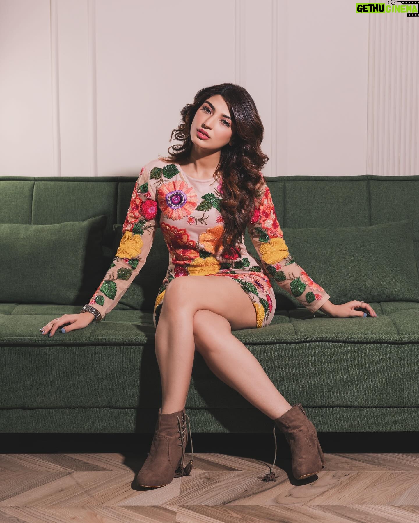 Shernavaz Jijina - 35.7K Likes - Creative Concept & Styling by @sociallyshaista
Shot by @sarthaknaikphotography
Hair & Makeup by @_iqraraies
Outfit @anishashettyofficial