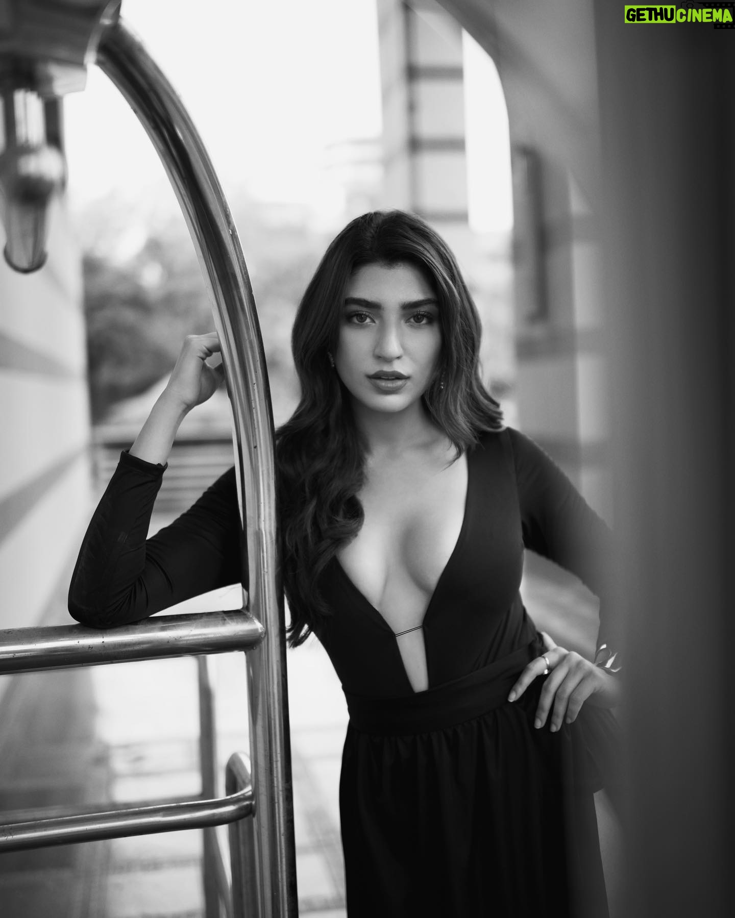 Shernavaz Jijina - 14.2K Likes - 🤍 @bharat_rawail @henna.akhtar @thehairstory__ @binkiboo__ @farahwriter