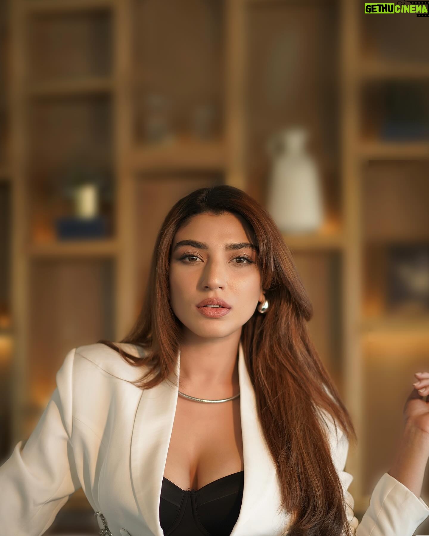 Shernavaz Jijina - 16.4K Likes - Creative Concept & Styling by @shaista.furni
Photography by @luxarstudio
Hair & Makeup by @_iqraraies
Outfit by @preckanglobal
Purse & Jewelry by @redonebagsindia
Location @bandramitron Courtesy by @maverick.communication01
