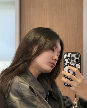 Shim So-young Instagram - 한국인은 여름엔 팥빙수, 겨울엔 팥 붕어빵을 먹어서 정기적으로 팥을 채워줘야 합니다만😏 

아 물론 동지엔 팥죽과,,, 겨울방어랑… 고구마도…🤤