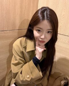 Actress Shin Ji-yeon HD Photos and Wallpapers January 2025
