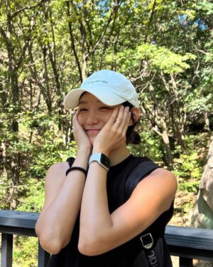 Shin So-yul Instagram - ⠀
⠀
며칠간 기록📚
⠀
1. 들려줘요. 당신 목소리로,
2. 간식 달라니까 초콜릿 안 주고 계란 주는 임...
3. 차 안아.
4. 엄마가 구박한 내 팔뚝. 아.. 키우는 거라고!!!!!!
5. 앞으로 쪼금만 덜 태우자의 다짐.
6. 계절의 발꼬락.
7. 곧 자랑할 나의 구름.
⠀
⠀
⠀

⠀