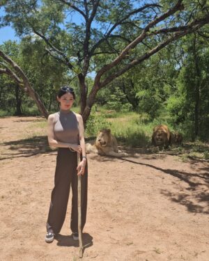 Shin Yeon-suh Instagram - 제가 감히 쉼을 방해했다면 미안미안 미안합니다