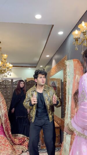 Shiny Dixit Instagram - Wife aur Gf ne pakadliya😭😝🤣
.
.
#trending #comedy #funny #funnyreels #comedyreels #foryou #reelsinstagram #reelitfeelit #reelkarofeelkaro #viral #gharara #lehnga #nomanofficial