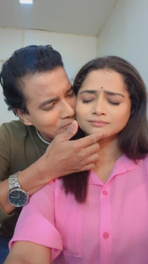 Shivali Parab Instagram - Dil mera kyu pareshan hai ? 💕 
.
#shivaliparab #shrameshbetkar #90s #90ssongs #reel