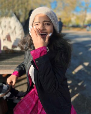 Shivali Parab Instagram - इतनी खुशी 💕🧿
.
#shivaliparab #kalyanchichulbuli #love #london #pink #hidepark 
.
Pc @ladka.dadus 
@shini_da_priya