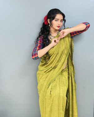 Shivali Parab Instagram - बाबूजी धीरे चलना, प्यार में ज़रा संभलना
हाँ बड़े धोखे हैं, बड़े धोखे हैं इस राह में ✨
.
#shivaliparab #kalyanchichulbuli #love #saree