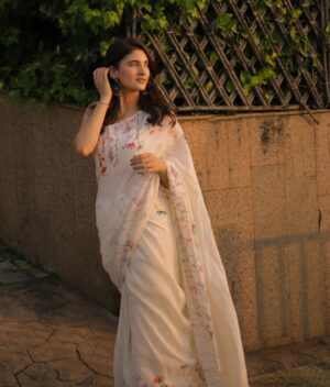 Shivani Raghuvanshi Instagram - Felt like a flower, blooming in this beautiful floral saree🪻🌸