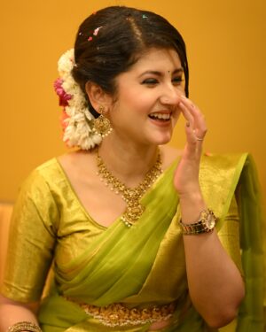 Shivani Sangita Instagram - Hoti hai pheelings 😜💚

Look for @chickpetdonnebiryanihouse_com 
Clicked by @sagarcreation142 
Makeup @makeupby_lucky 
Hair and draping @craftsby_amit
