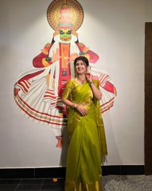 Shivani Sangita Instagram - Hoti hai pheelings 😜💚

Look for @chickpetdonnebiryanihouse_com 
Clicked by @sagarcreation142 
Makeup @makeupby_lucky 
Hair and draping @craftsby_amit