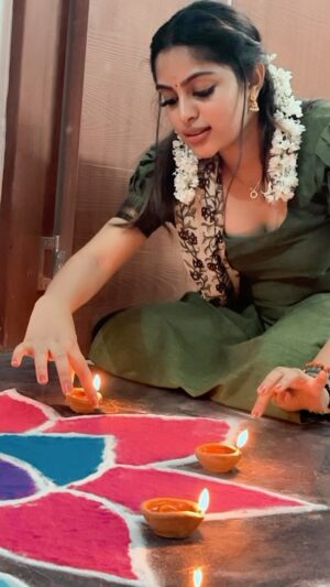 Shiyara Sharmi Instagram - #happypongal 

#instareelsindia❤️_instadaily_instacookie_instafella_instashooutout_instareel_instasanitizer_instaindia#rangoli