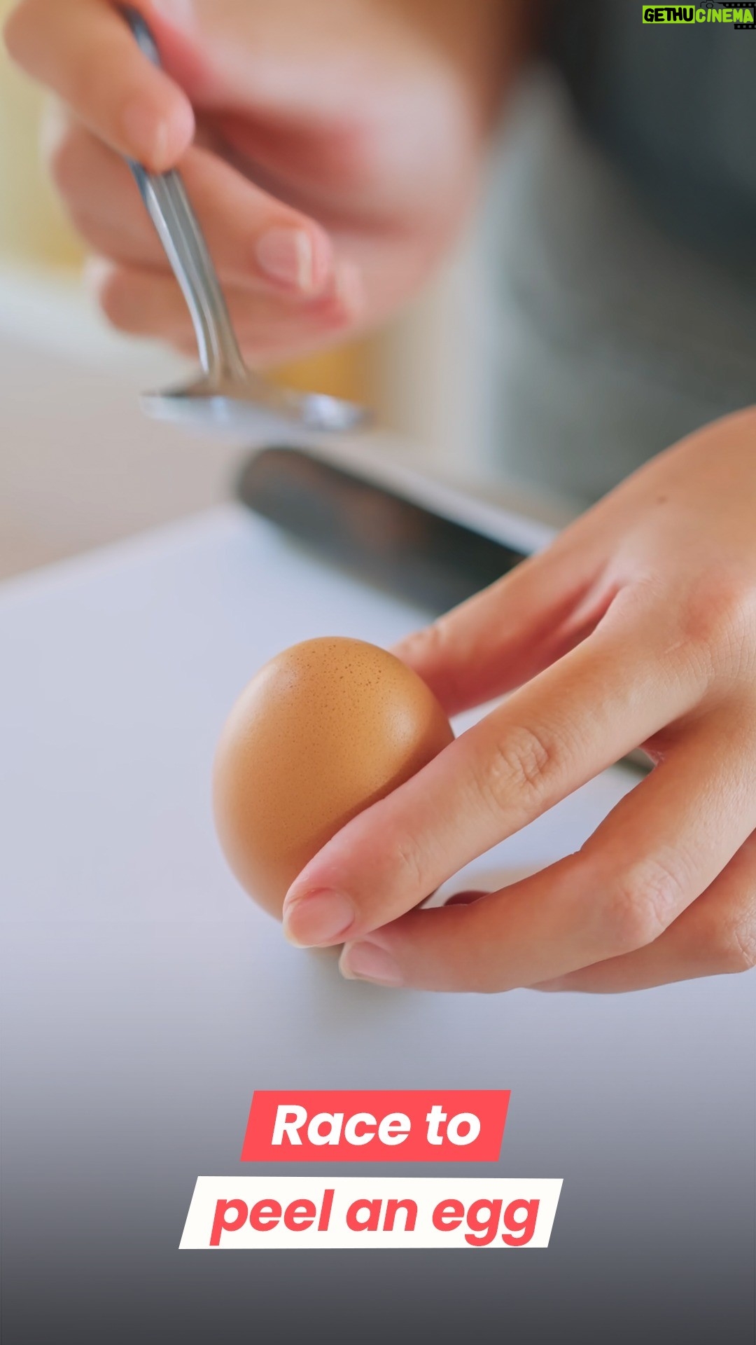 Shizuka Anderson - 393 Likes - How FAST can you peel an egg?
Today, we're putting Shizuka to the test in a race to peel an egg the fastest during our ramen workshop. Who do you think will win? šš„šØ