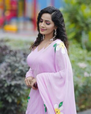 Shobha Shetty Instagram - 🩷🩷🩷🩷
.
.
.
Outfit @lepakshi_designerstudio 
PC @studios19_lsp 
Earrings @akshayjewels9 
.