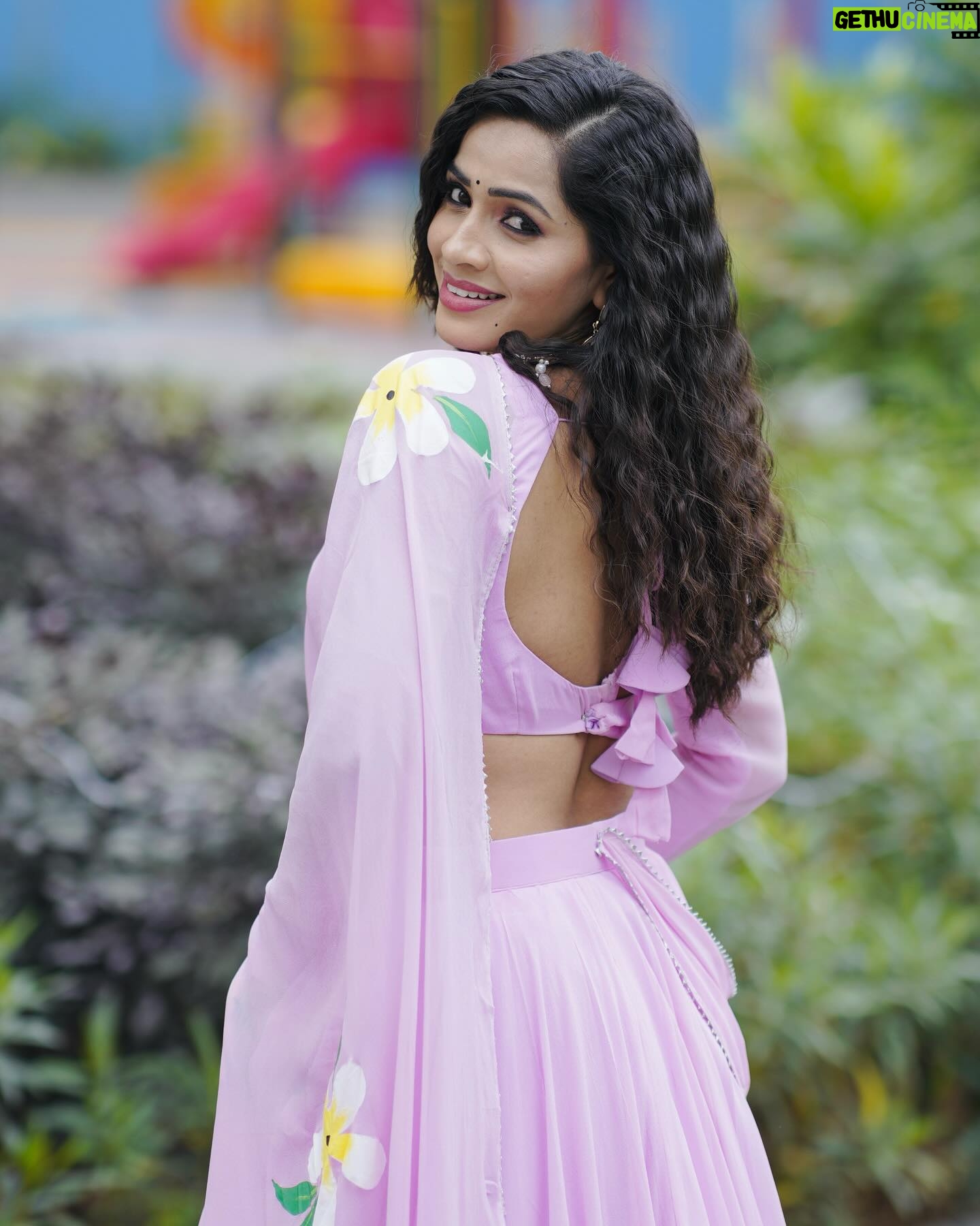 Shobha Shetty - 51.8K Likes - 🩷🩷🩷🩷
.
.
.
Outfit @lepakshi_designerstudio
PC @studios19_lsp
Earrings @akshayjewels9
.