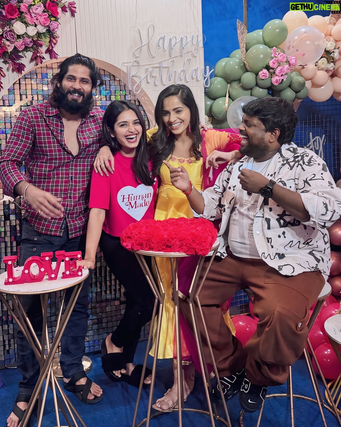 Shobha Shetty - 139.4K Likes - Friends that Slay together Stay together♥️🧿
Happiest Birthday Shobhumaa❤️🔥🧿
Wishing you a life full of happiness and abundance🧿
@shobhashettyofficial @tastyteja @amardeep_chowdary
.
.
.
.
.
.
.
#priyankajain #shobhashetty #tastyteja #amardeep #priyanka #shobha #tasty #teja #amardeepchowdary #friends #friendsforever #friendsforlife #bff #bffgoals #love #group #bb #bb7 #biggboss #biggbosstelugu7 #trending #trend #share #like #insta #birthday #decor #life